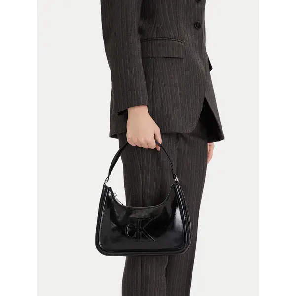 Calvin Klein Torbica Calvin Klein Bold Ck Metallic Shoulder Bag LV04F3332G Crna
