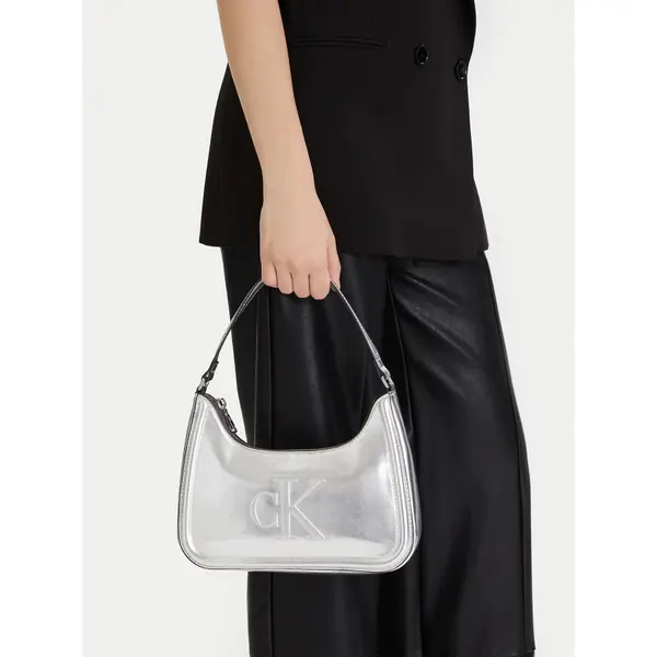 Calvin Klein Torbica Calvin Klein Bold Ck Metallic Shoulder Bag LV04F3332G Srebrna
