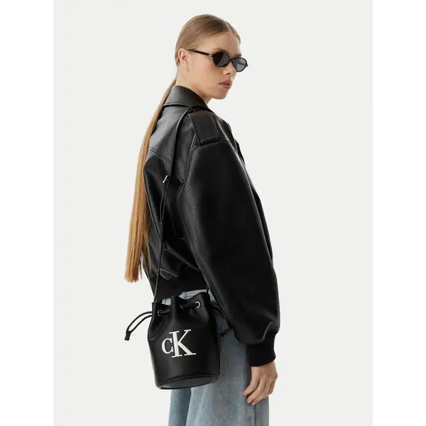 Calvin Klein Torbica Calvin Klein Bold Ck Small LV04F3640G Crna
