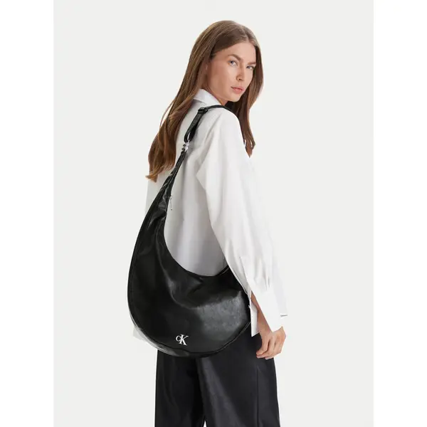 Calvin Klein Torbica Calvin Klein Buckle Convertible Hobo Bag LV04F3446G Crna