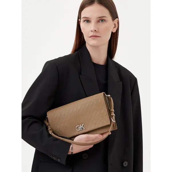 Calvin Klein Torbica Calvin Klein Ck Elongated Shoulder Bag_Mono K60K613139 Bež
