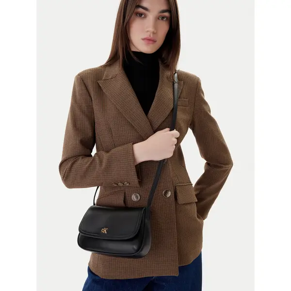 Calvin Klein Torbica Calvin Klein Ck Flap Camera Bag LV04F3421G Crna