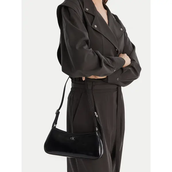 Calvin Klein Torbica Calvin Klein Ck Metallic Small Shoulder Bag LV04F3304G Crna