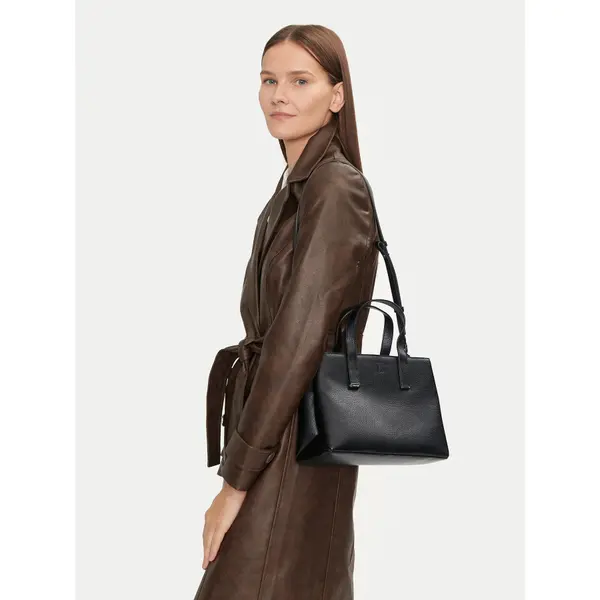 Calvin Klein Torbica Calvin Klein Ck Plaque Small Tote K60K612781 Crna