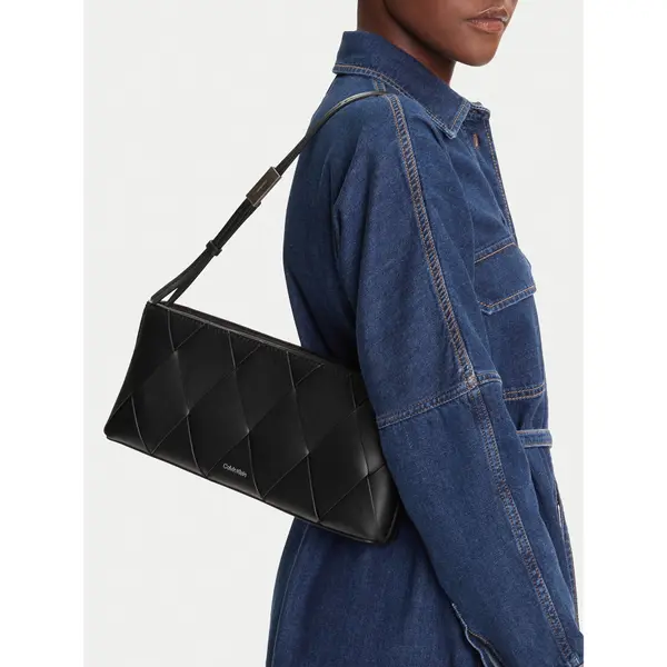 Calvin Klein Torbica Calvin Klein Ck Woven Elongated Shoulder Bag K60K612992 Crna