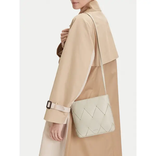 Calvin Klein Torbica Calvin Klein Ck Woven Square Crossbody K60K612991 Bijela