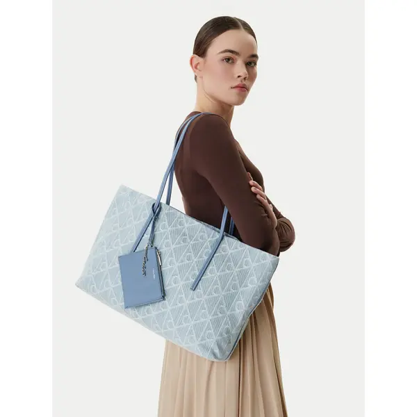 Calvin Klein Torbica Calvin Klein Emblem Aop Denim Tote W/ Pouch LV04F3428G Plava