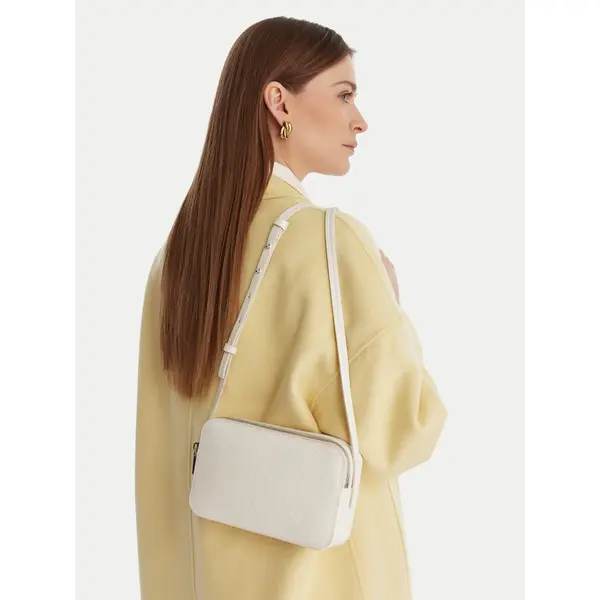 Calvin Klein Torbica Calvin Klein Emblem Aop Elongated Camera Bag LV04F3268G Écru