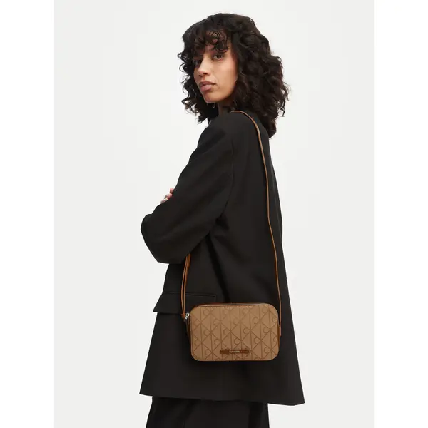 Calvin Klein Torbica Calvin Klein Emblem Aop Jacquard Camera Bag LV04F3533G Smeđa