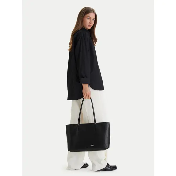 Calvin Klein Torbica Calvin Klein Emblem Aop Perfor Lthr Tote LV04F3359G Crna