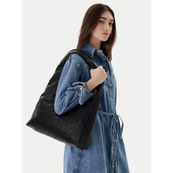 Calvin Klein Torbica Calvin Klein Emblem Aop Puffer Lg Shoulder Ba LV04F3199G Crna