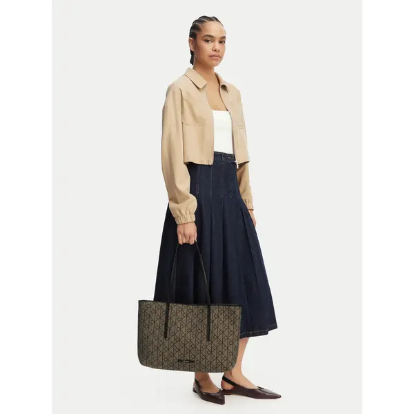Calvin Klein Torbica Calvin Klein Emblem Trio Pebble Shoulder Bag LV04F3750G Smeđa
