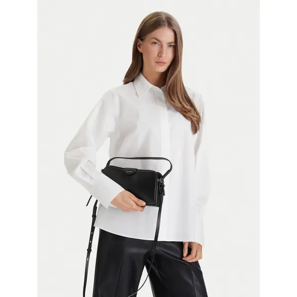 Calvin Klein Torbica Calvin Klein Emblem Trio Top Handle Camera Ba LV04F3370G Crna