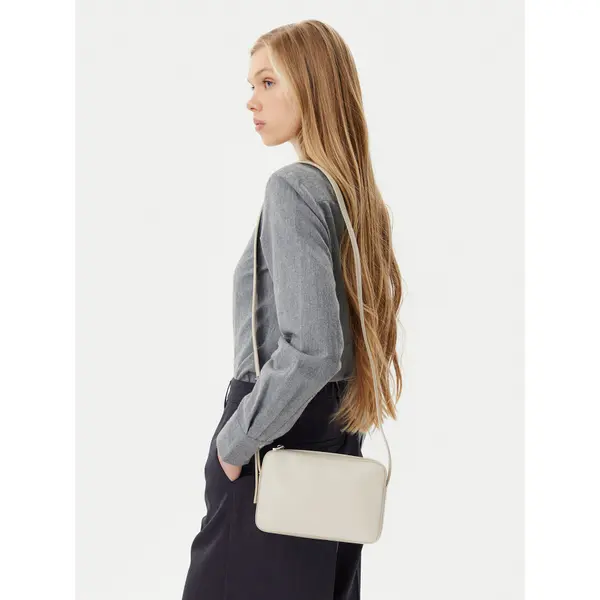 Calvin Klein Torbica Calvin Klein Embossed Logo Camera Bag K60K612555 Bež