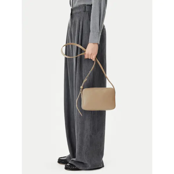 Calvin Klein Torbica Calvin Klein Embossed Logo Camera Bag K60K612555 Smeđa