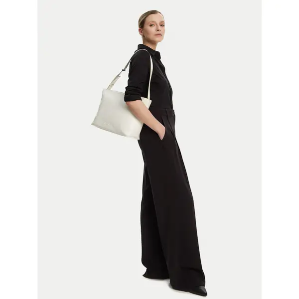 Calvin Klein Torbica Calvin Klein Embossed Logo Medium Shopper K60K613172 Écru