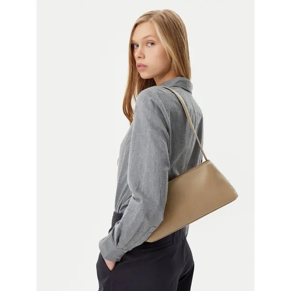 Calvin Klein Torbica Calvin Klein Embossed Logo Shoulder Bag K60K612550 Bež