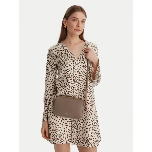 Calvin Klein Torbica Calvin Klein Foil Logo Elongated Camera Bag LV04F3276G Bež