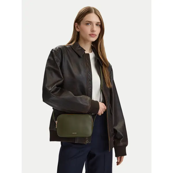 Calvin Klein Torbica Calvin Klein Foil Logo Elongated Camera Bag LV04F3276G Zelena