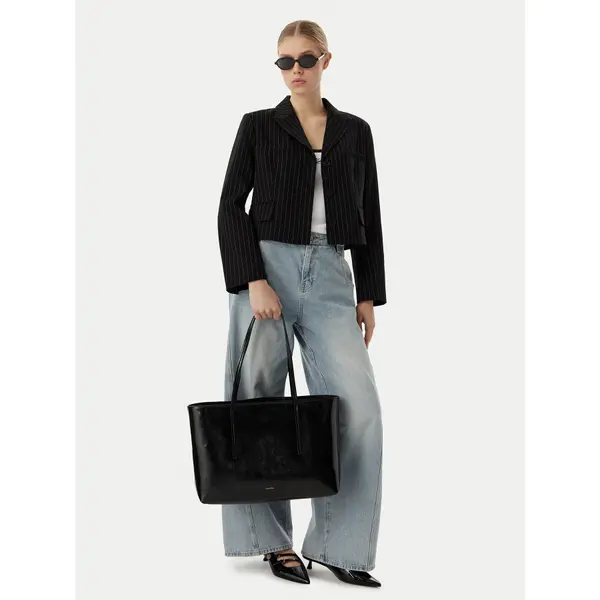 Calvin Klein Torbica Calvin Klein Foil Logo Glossy LV04F3537G Crna