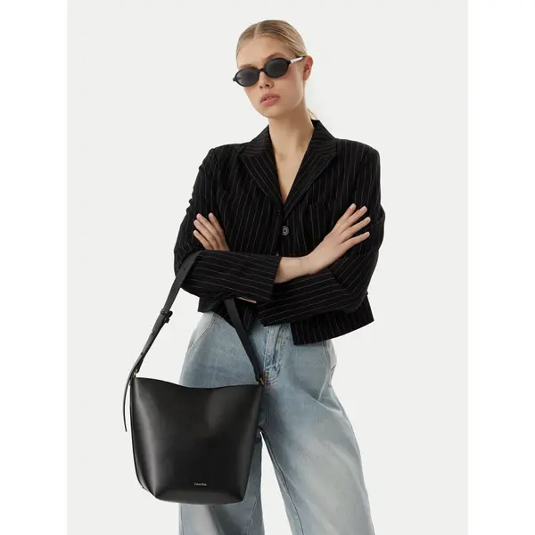Calvin Klein Torbica Calvin Klein Foil Logo Medium LV04F3736G Crna