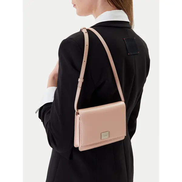 Calvin Klein Torbica Calvin Klein Hardware Flap Crossbody K60K612967 Ružičasta