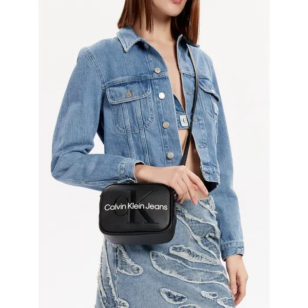 Calvin Klein Jeans Torbica Calvin Klein Jeans Sculpted Camera Bag18 Mono K60K610275 Crna