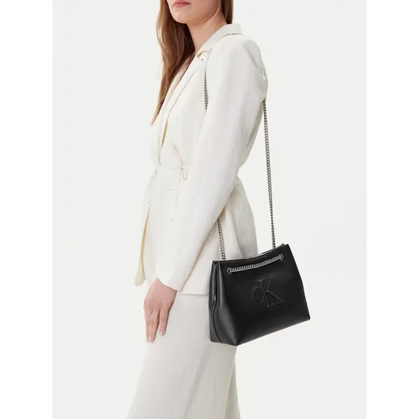 Calvin Klein Jeans Torbica Calvin Klein Jeans Sculpted Chain Shoulder Bag LV04K3163G Crna