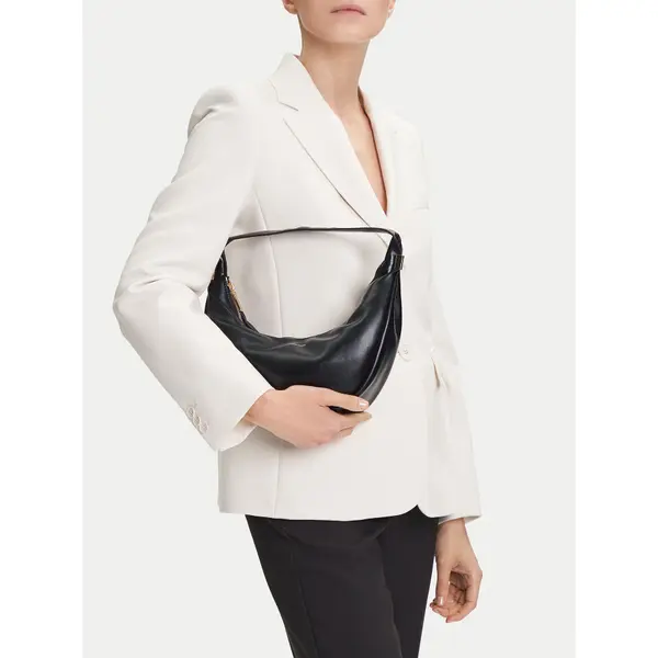 Calvin Klein Torbica Calvin Klein Pinched Soft Crescent Sm LV04F3010G Crna