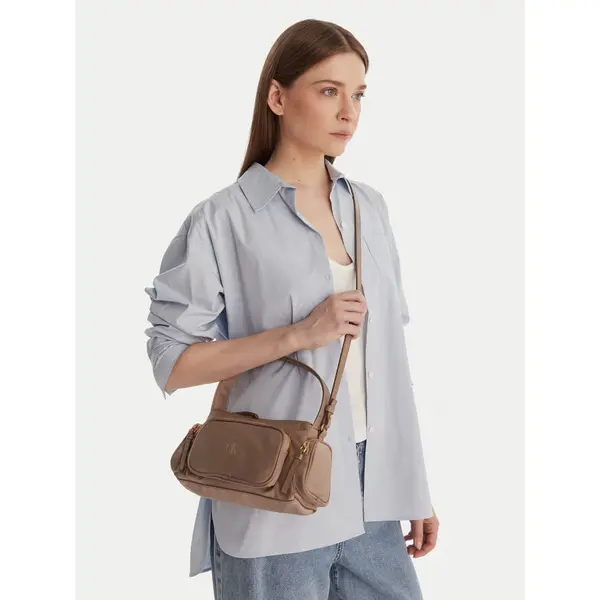Calvin Klein Torbica Calvin Klein Pocket Nylon Bag W/Strap LV04F3132G Bež
