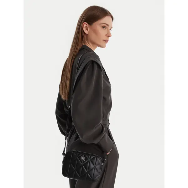 Calvin Klein Torbica Calvin Klein Quilted Double Zip Camera Bag LV04F3328G Crna