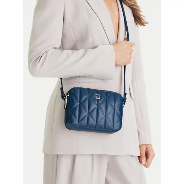 Calvin Klein Torbica Calvin Klein Quilted Double Zip Camera Bag LV04F3328G Plava