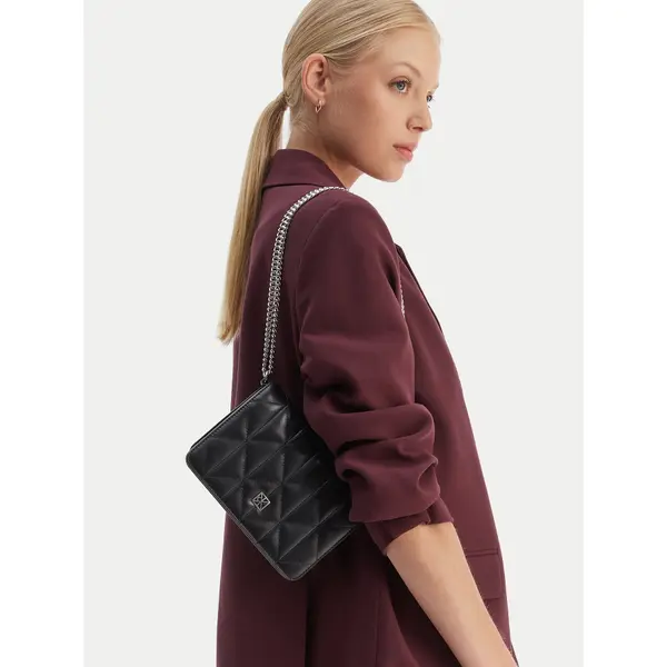 Calvin Klein Torbica Calvin Klein Quilted Mini Chain Bag LV04F3321G Crna