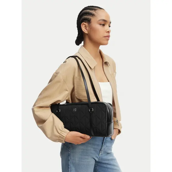 Calvin Klein Torbica Calvin Klein Quilted Nylon 2X Strap Camerabag LV04F3651G Crna