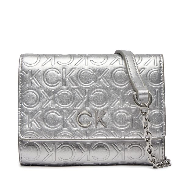 Calvin Klein Torbica Calvin Klein Re-Lock Trifold Md W/Chain_Emb K60K611383 Silver Emb/Deb PE6