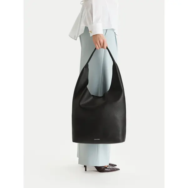 Calvin Klein Torbica Calvin Klein Slouchy Pebble Medium Bag LV04F3596G Crna