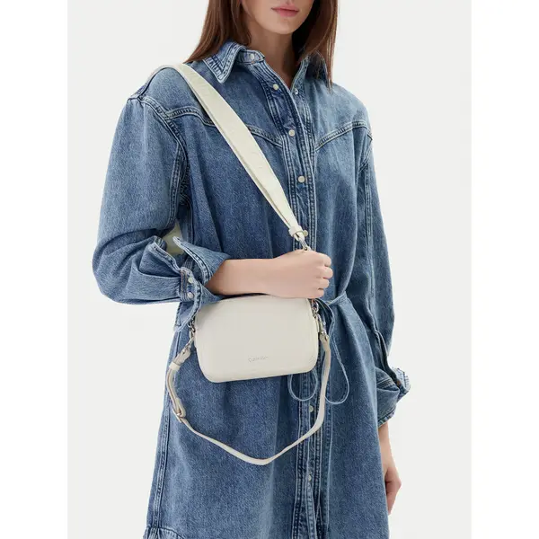 Calvin Klein Torbica Calvin Klein Webbing Double Strap Camera Bag LV04F3165G Bijela