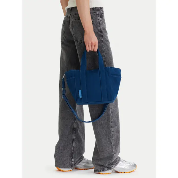 Calvin Klein Torbica Calvin Klein Webbing Strap Canvas Small Tote LV04F3384G Plava