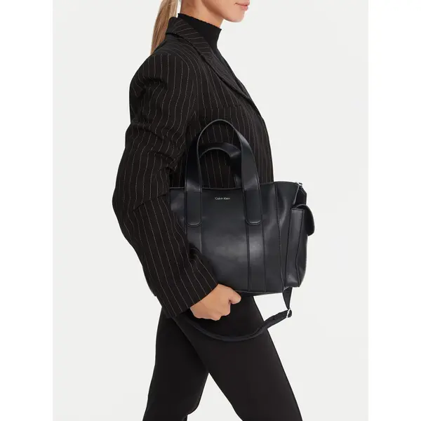 Calvin Klein Torbica Calvin Klein Webbing Strap Small Tote LV04F3290G Crna