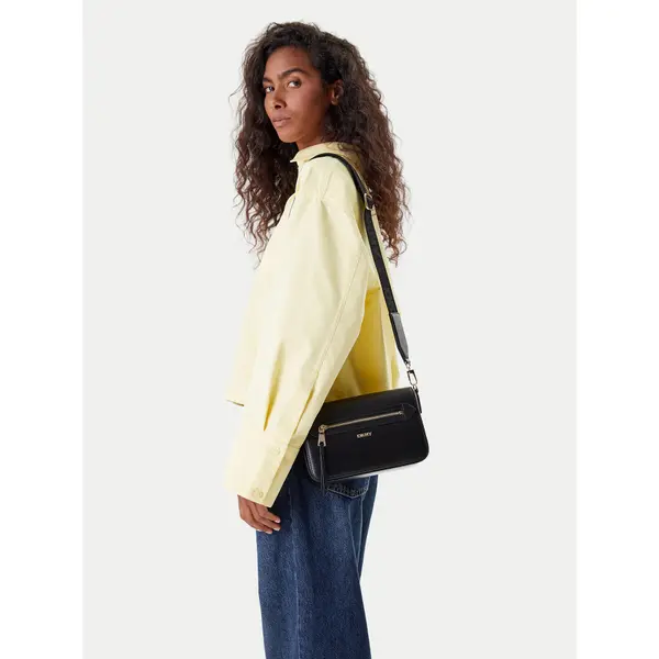 DKNY Torbica DKNY Bryant Ave Md Flap C R42E3E21 Crna