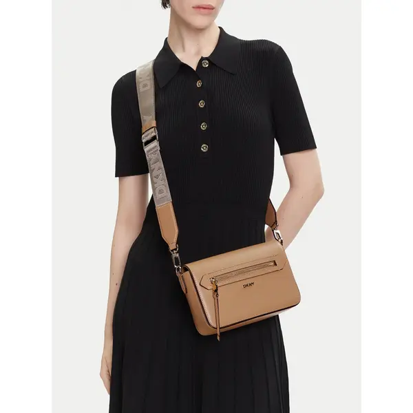 DKNY Torbica DKNY Bryant Ave Md Flap C R42E3E21 Smeđa