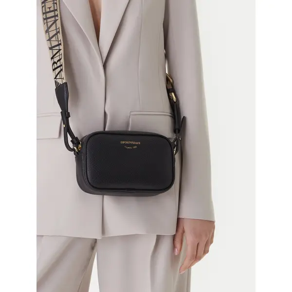 Emporio Armani Torbica Emporio Armani EW000537 AF12103 MC032 Crna