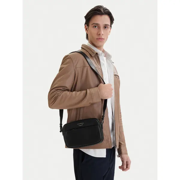 Emporio Armani Torbica Emporio Armani EW003032 AF19229 UC001 Crna