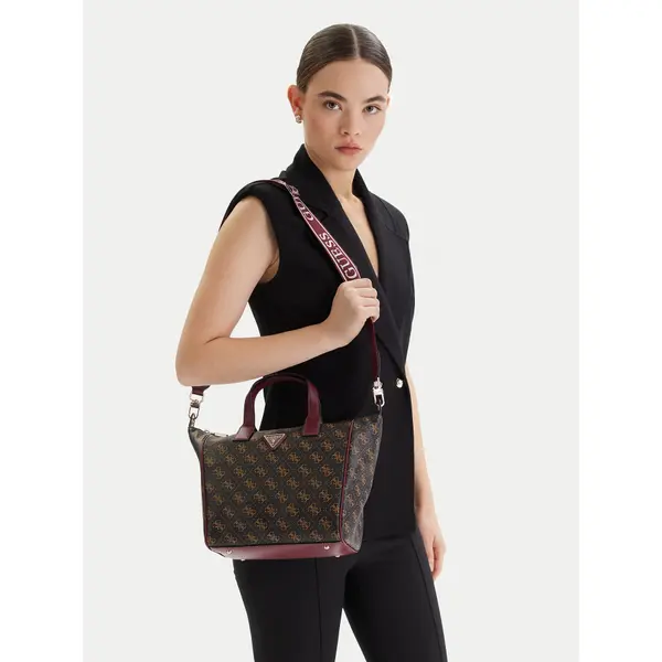 Guess Torbica Guess Follie Travel TWLQ96 76019 Smeđa