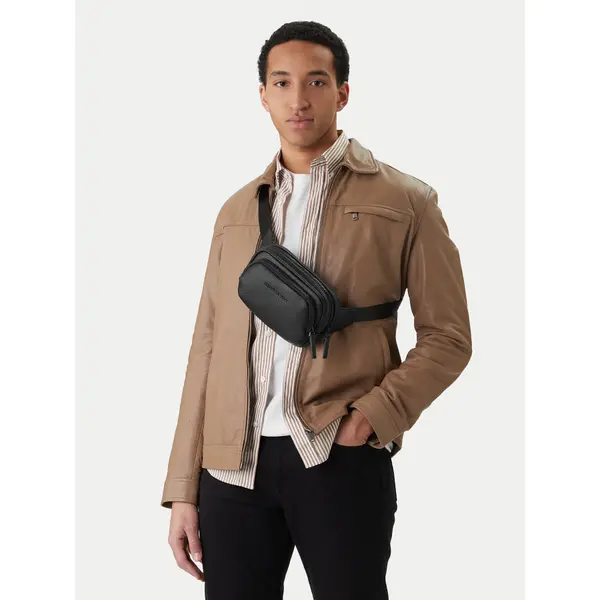 Armani Exchange Torbica oko struka﻿ Armani Exchange XM002032 AF19929 UC001 Crna