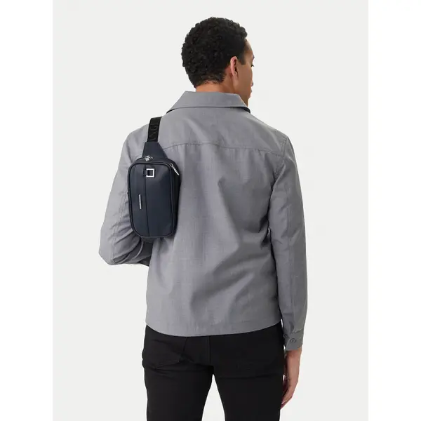 Armani Exchange Torbica oko struka﻿ Armani Exchange XM002037 AF19931 UB100 Tamnoplava