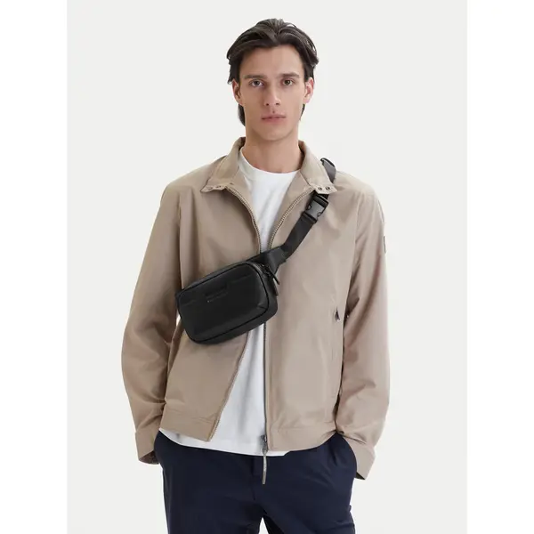 Armani Exchange Torbica oko struka﻿ Armani Exchange XM002588 AF22651 UC001 Crna