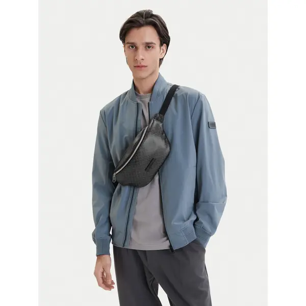 Calvin Klein Torbica oko struka﻿ Calvin Klein Emblem Aop Coated Waistbag LV04D3135G Crna
