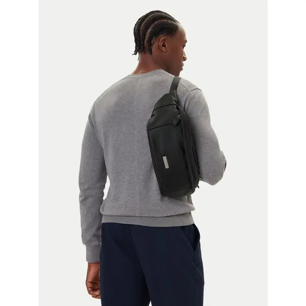 Calvin Klein Torbica oko struka﻿ Calvin Klein Sleek Waistbag Sling LV04D3148G Crna