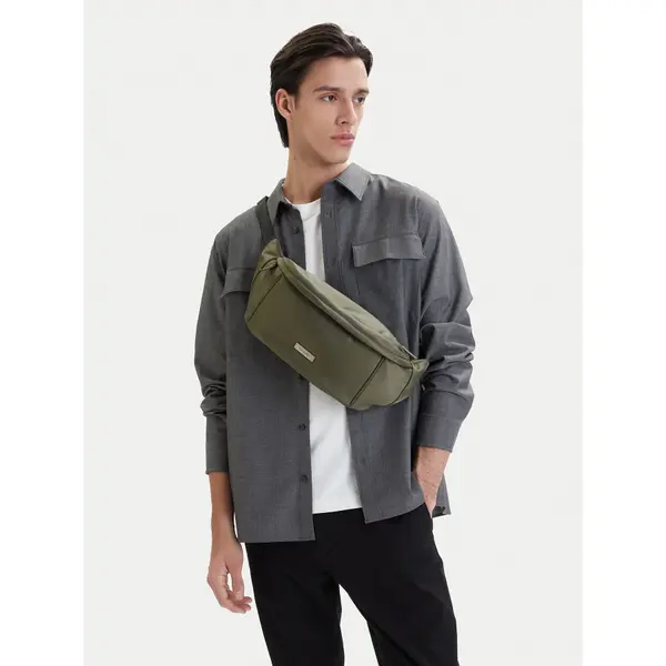 Calvin Klein Torbica oko struka﻿ Calvin Klein Sleek Waistbag Sling LV04D3148G Zelena